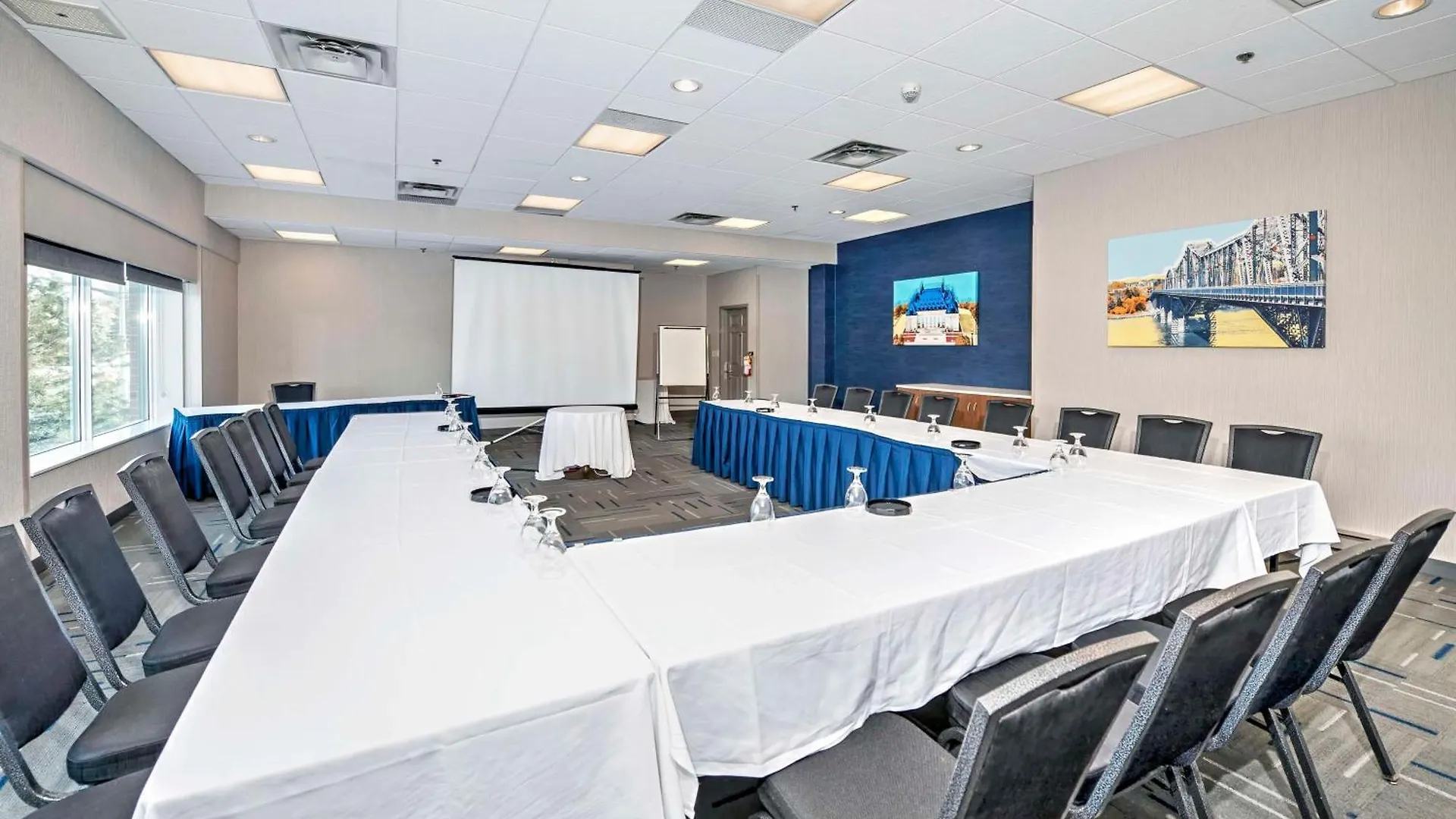 Hampton By Hilton Ottawa Hotel